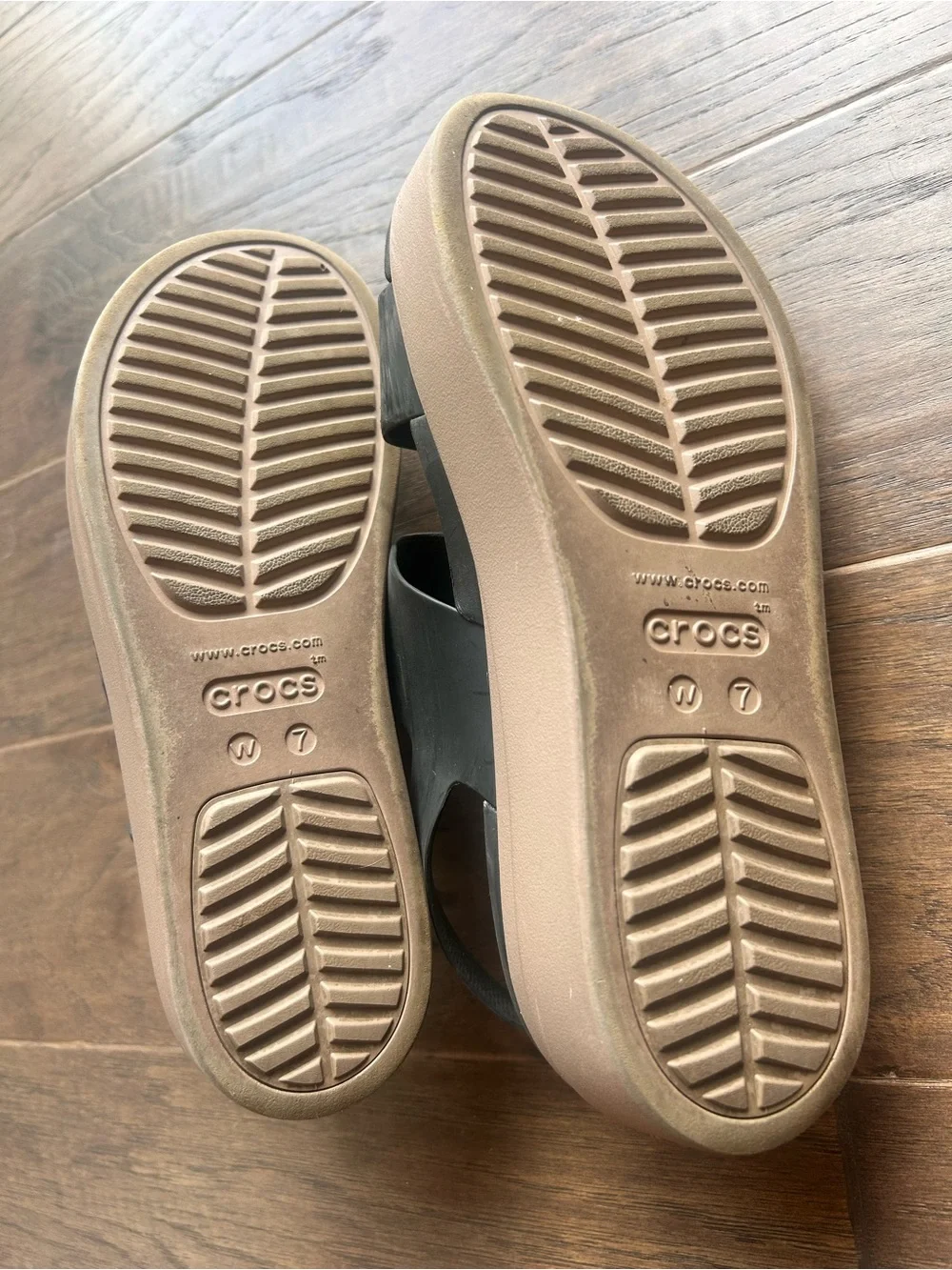 Crocs Women's Black/Mushroom Brooklyn Low Wedge Sandals Sz 7